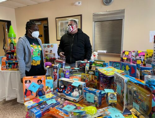 Antioch Baptist Church Shares Holiday Cheer to the Lower Broadway Community through La Casa’s Giving Tuesday Holiday Fundraiser